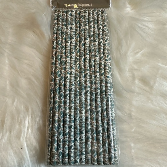 🧡10/$10 Pier one Christmas holly paper straws - Picture 1 of 3